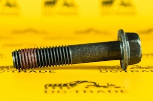 Болт крепления главной шестерни JCB 826/01060